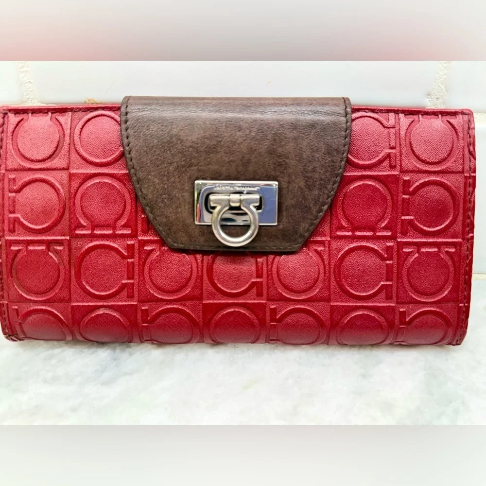 SALVATORE FERRAGAMO Gancini Monogram Embossed Logo Leather‎ 2-Tone Long Wallet